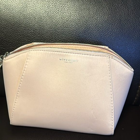 Givenchy Parfums Iconic Nude Pink Pouch Cosmetic Makeup Travel Bag Case NWOB - Picture 2 of 7